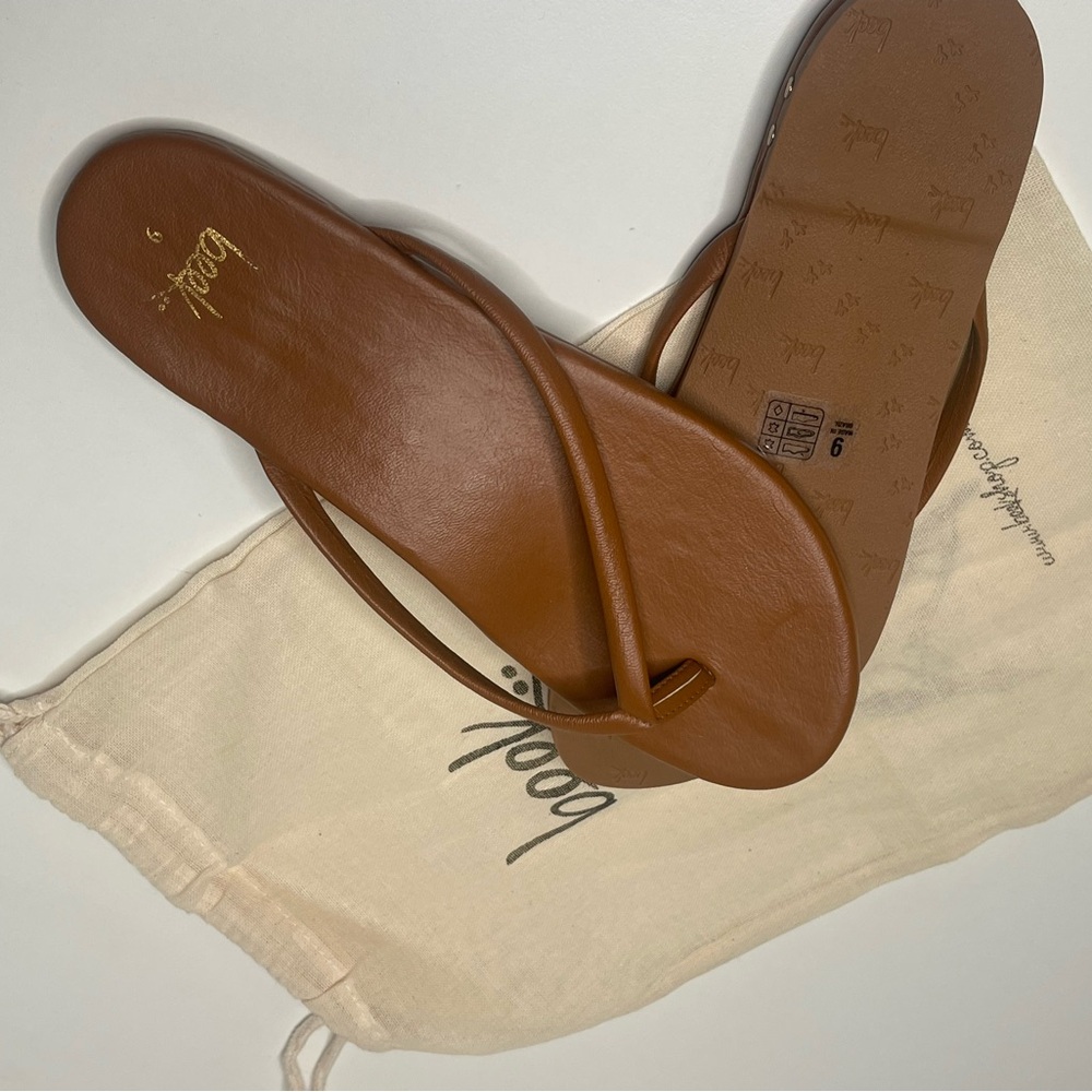 Beek Sunbird Thong Sandals, Size 9 with bag no box